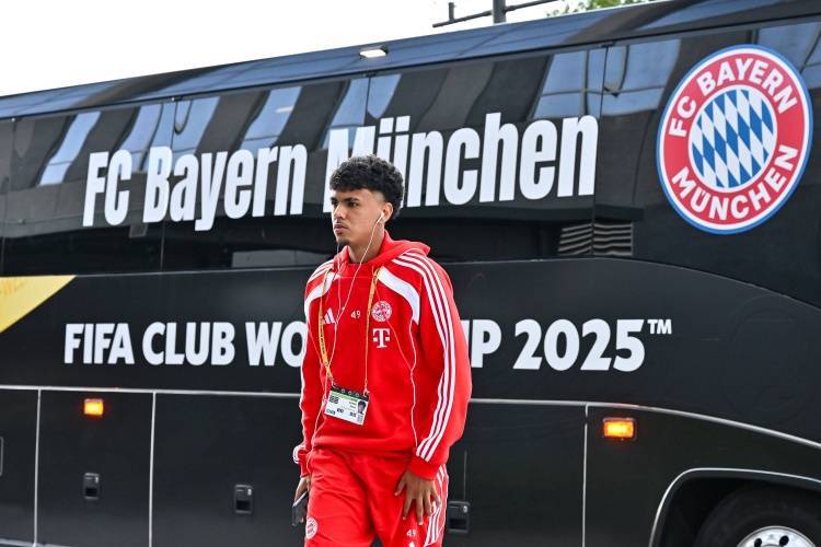 TA：埃弗顿有意19岁拜仁左后卫亚当-阿兹努